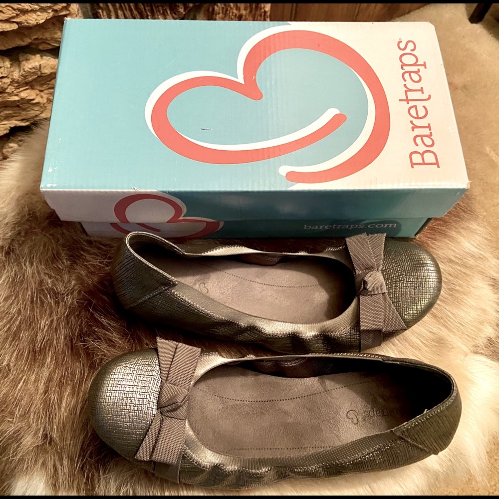 Baretrap ballet flats